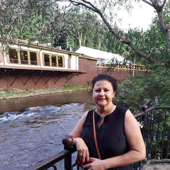 Meet your Posher, Lisa - Picture 4 of 8